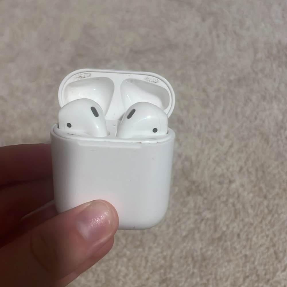 AIRPODS - Picture 2 of 3